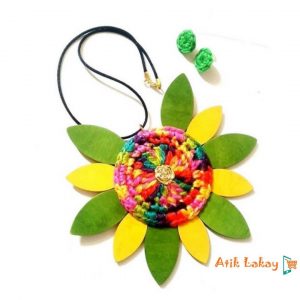 Collier et boucles d'oreilles v6